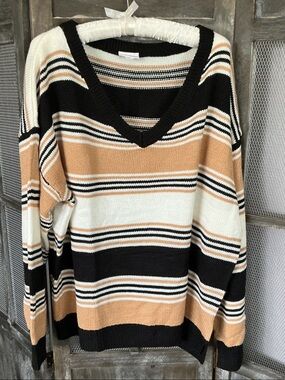 LuLaRoe Torrie style sweater